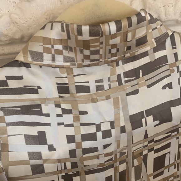 St. John’s Silk Button Up, Sleeveless Top - Picture 7 of 14